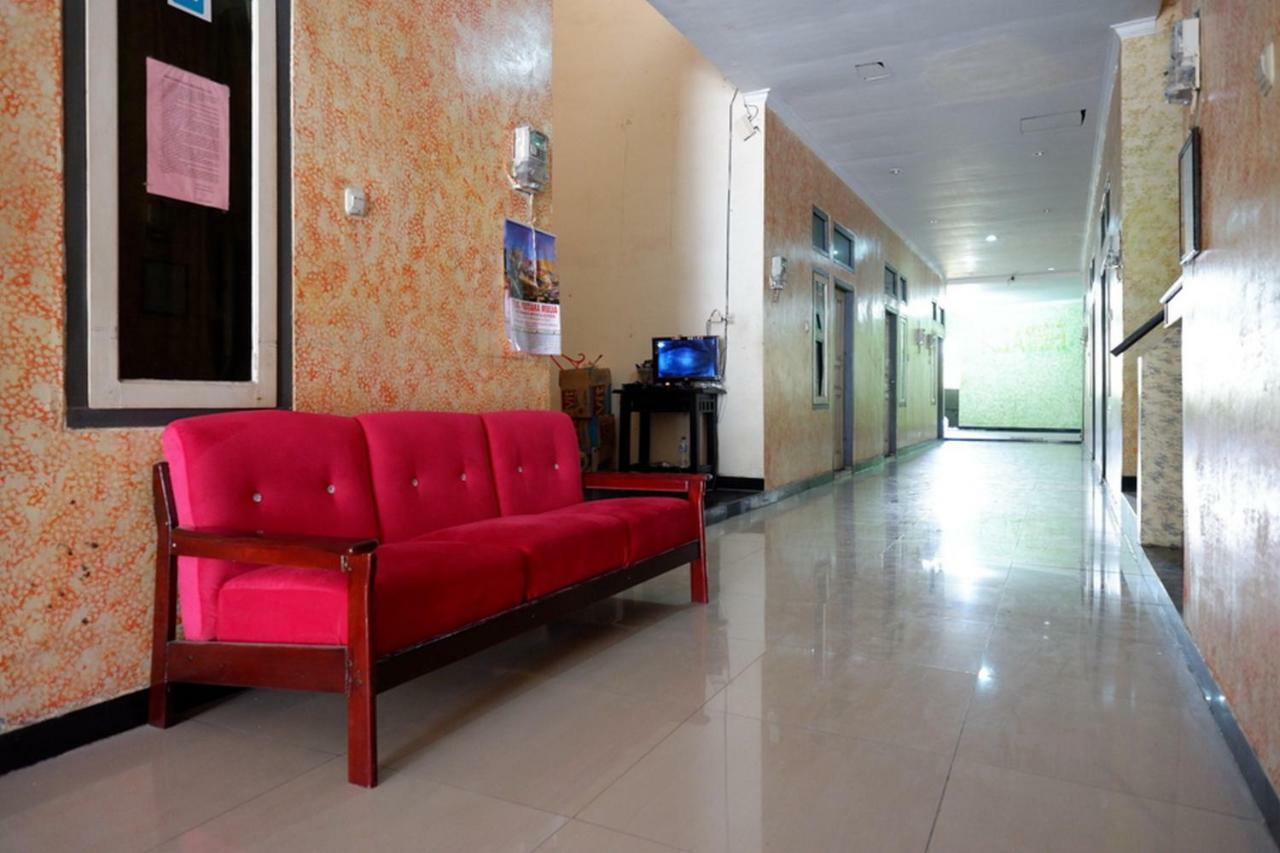 Hotel Reddoorz Near Gor Wisanggeni Tegal  Esterno foto