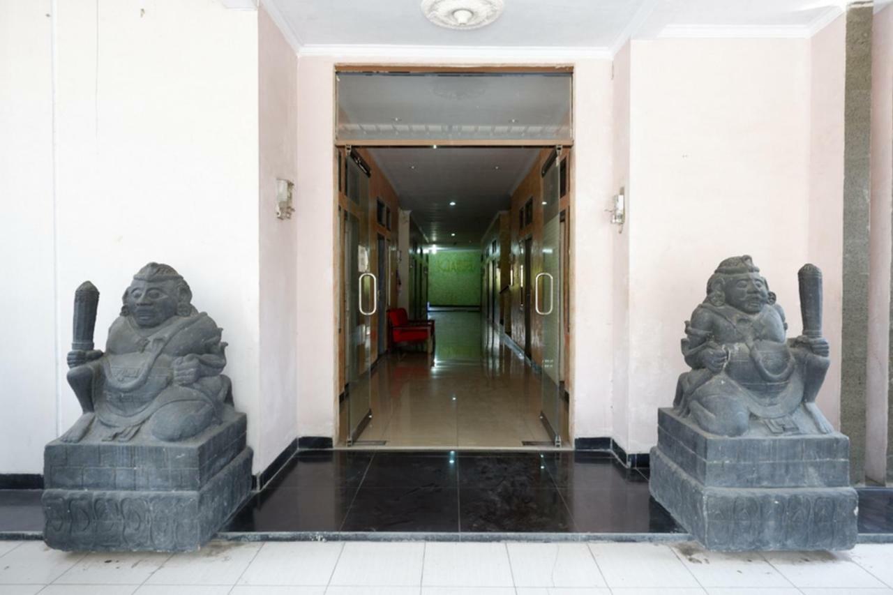 Hotel Reddoorz Near Gor Wisanggeni Tegal  Esterno foto