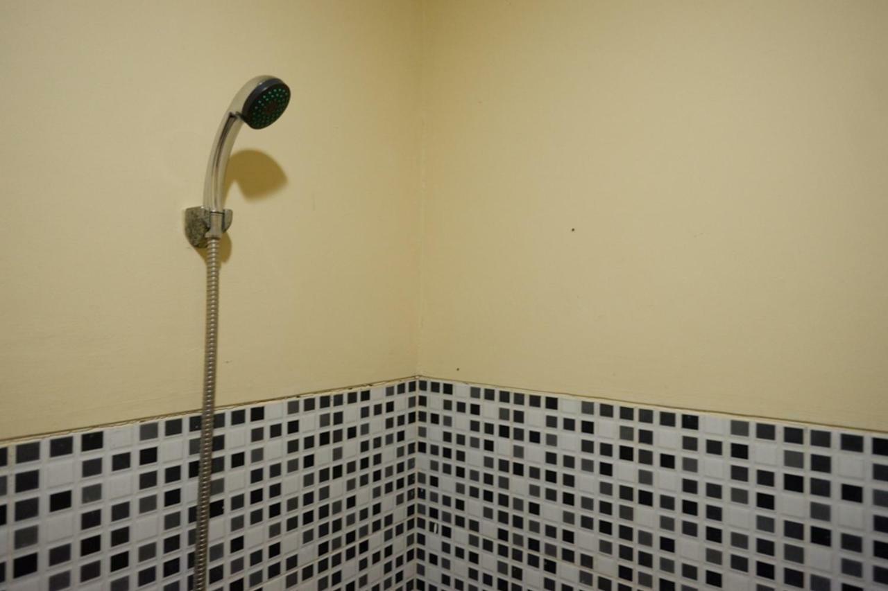 Hotel Reddoorz Near Gor Wisanggeni Tegal  Esterno foto