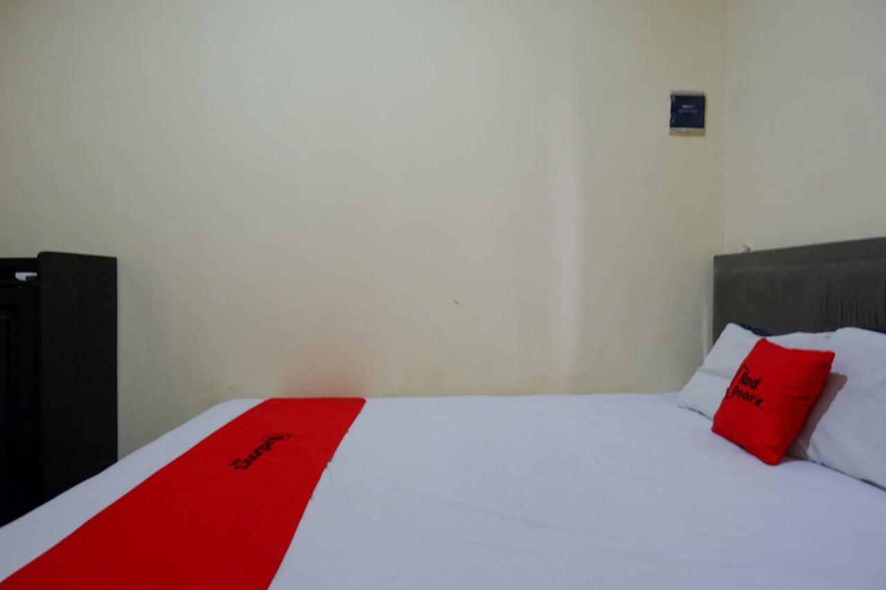 Hotel Reddoorz Near Gor Wisanggeni Tegal  Esterno foto