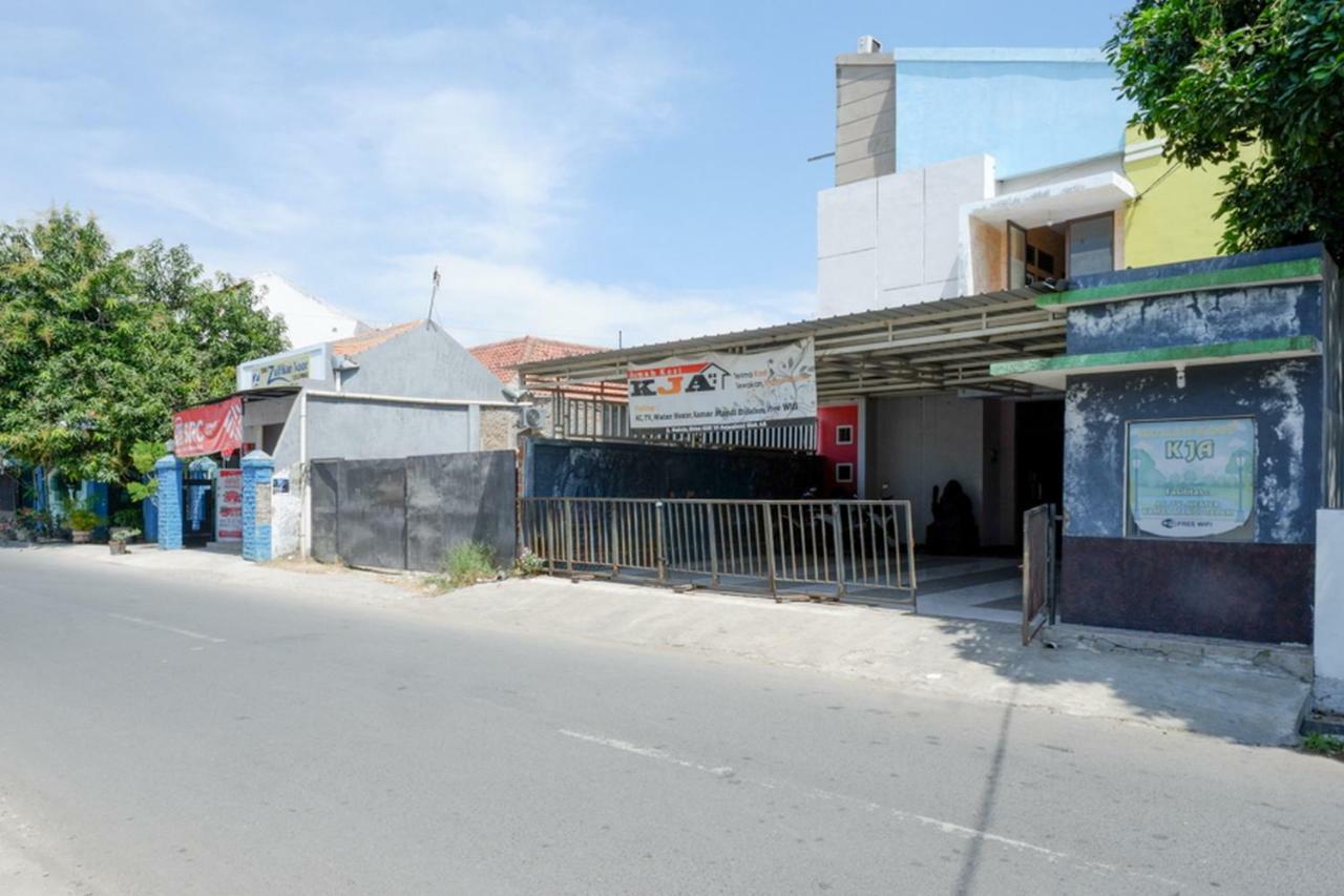 Hotel Reddoorz Near Gor Wisanggeni Tegal  Esterno foto