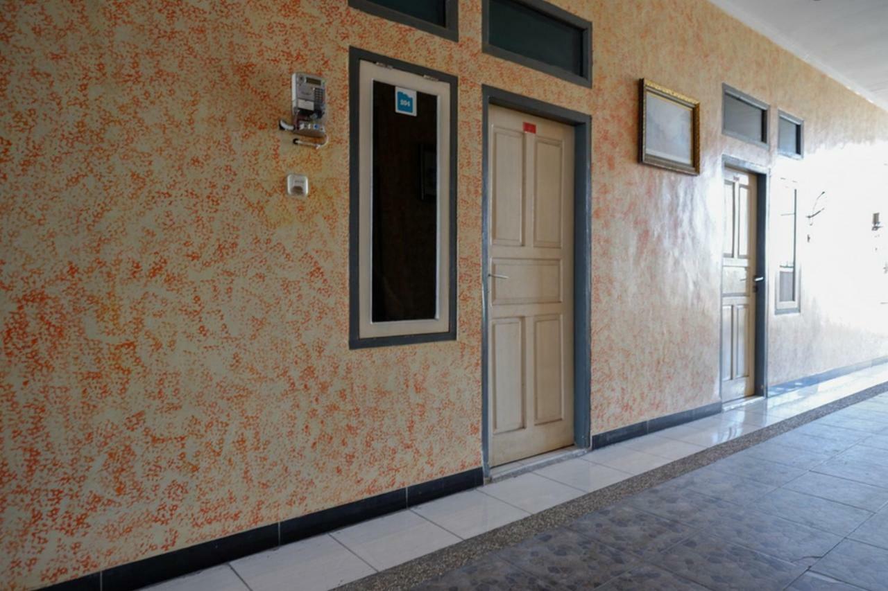 Hotel Reddoorz Near Gor Wisanggeni Tegal  Esterno foto