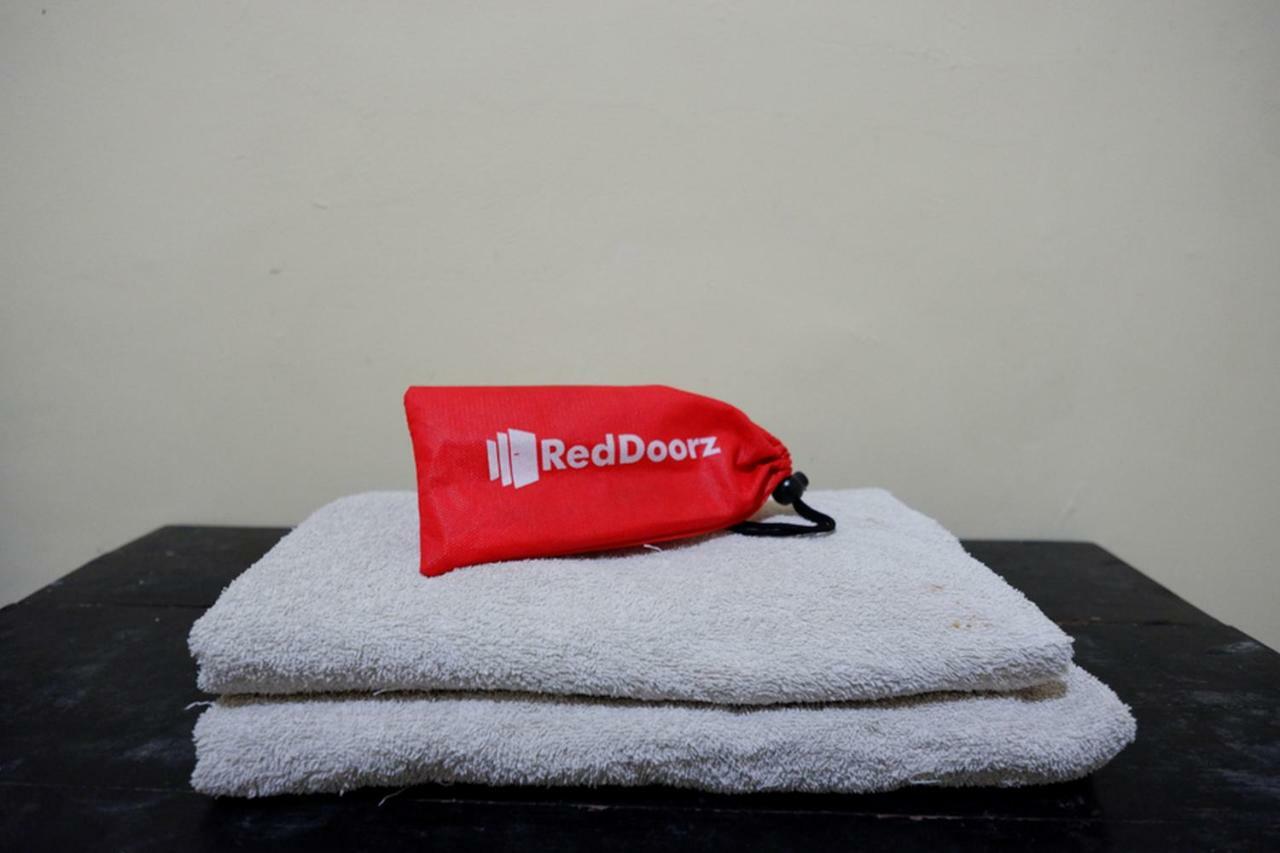 Hotel Reddoorz Near Gor Wisanggeni Tegal  Esterno foto