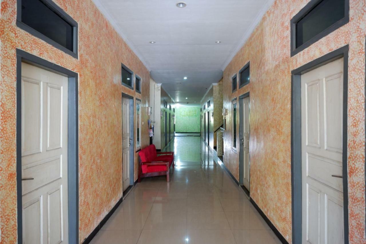 Hotel Reddoorz Near Gor Wisanggeni Tegal  Esterno foto