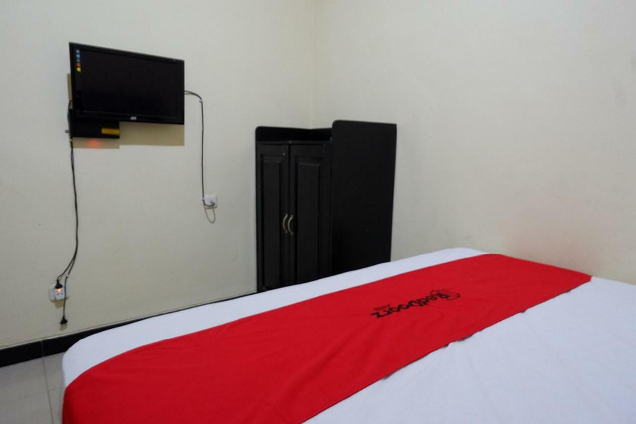Hotel Reddoorz Near Gor Wisanggeni Tegal  Esterno foto